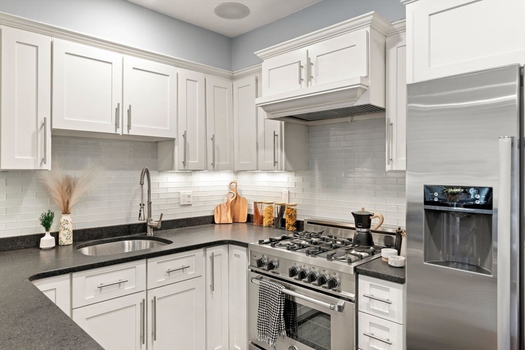 12 Mohawk Street, Unit 9 Boston, MA 02127 - Photo 6 of 35