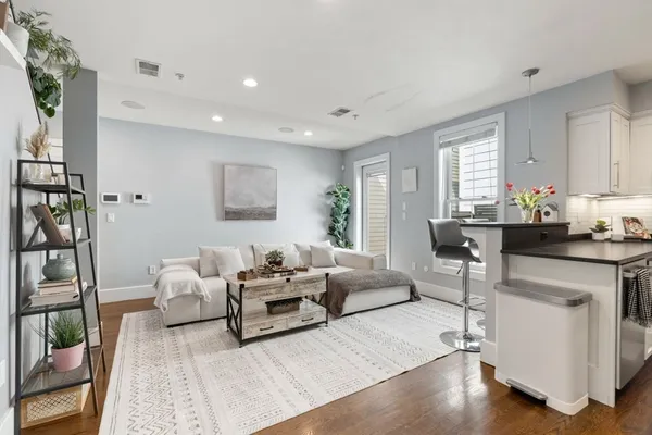 $4,850 | 12 Mohawk Street, Unit 9, Boston, MA 02127
