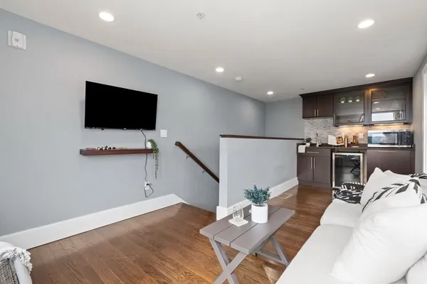 $4,850 | 12 Mohawk Street, Unit 9, Boston, MA 02127