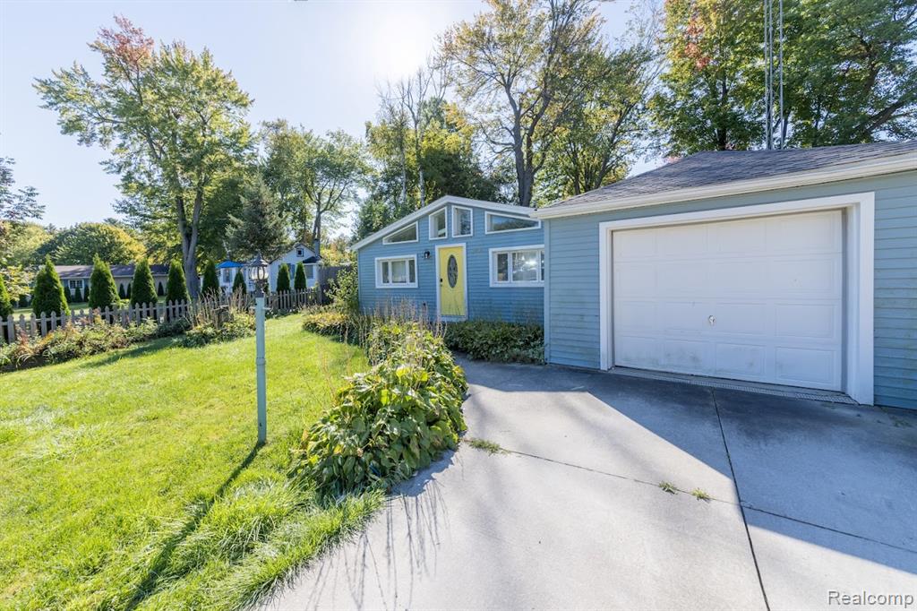 7454 Aspen Road Lexington, MI 48450 - Photo 5 of 24 Gallery Image 5