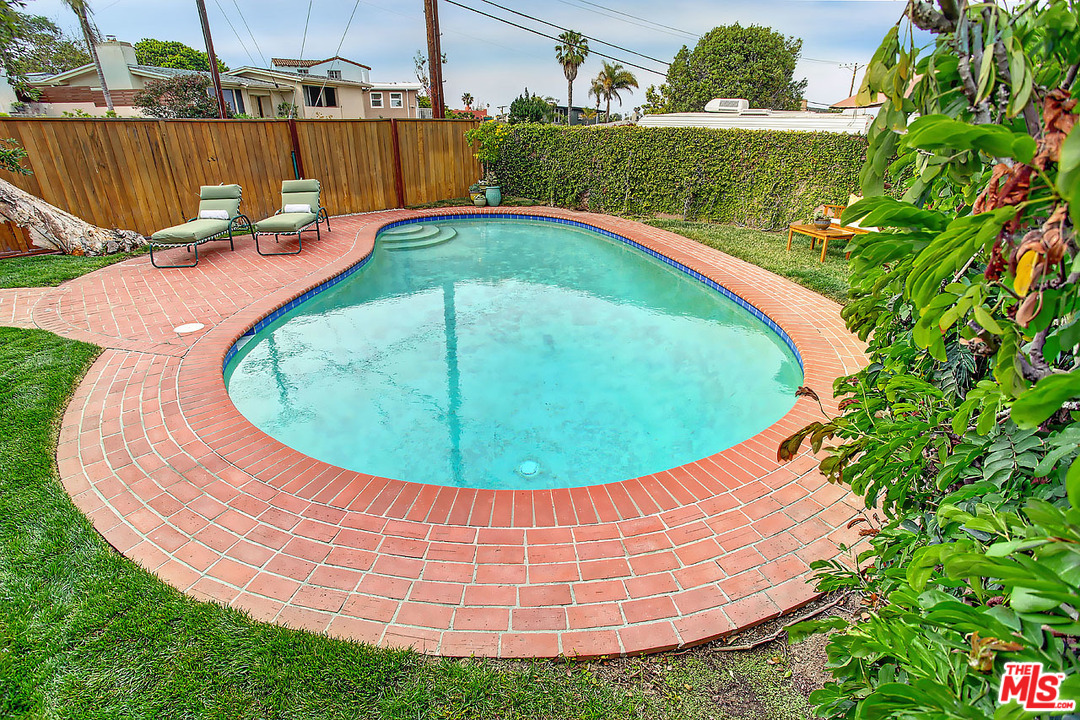 7504 Trask Avenue Playa del Rey, CA 90293 - Photo 6 of 37 Gallery Image 6