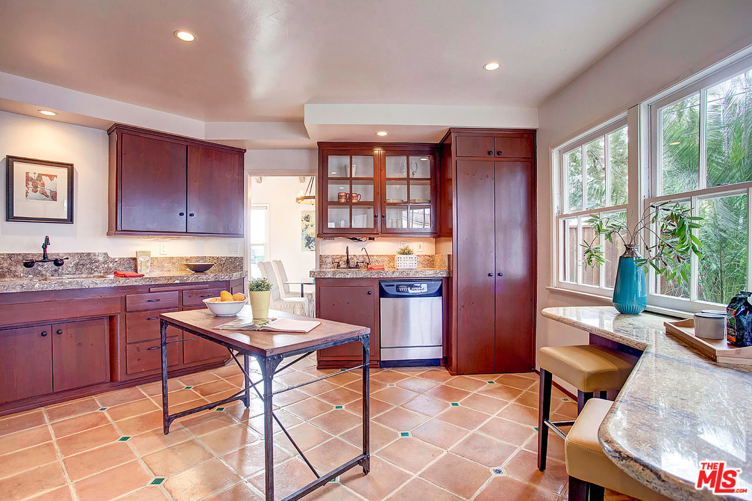7504 Trask Avenue Playa del Rey, CA 90293 - Photo 7 of 37 Gallery Image 7