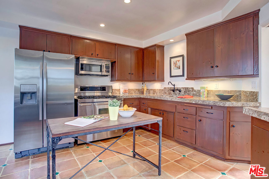 7504 Trask Avenue Playa del Rey, CA 90293 - Photo 8 of 37 Gallery Image 8