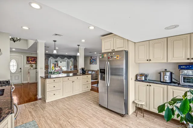 $1,150,000 | 15 Vista Road, Plainview, NY 11803