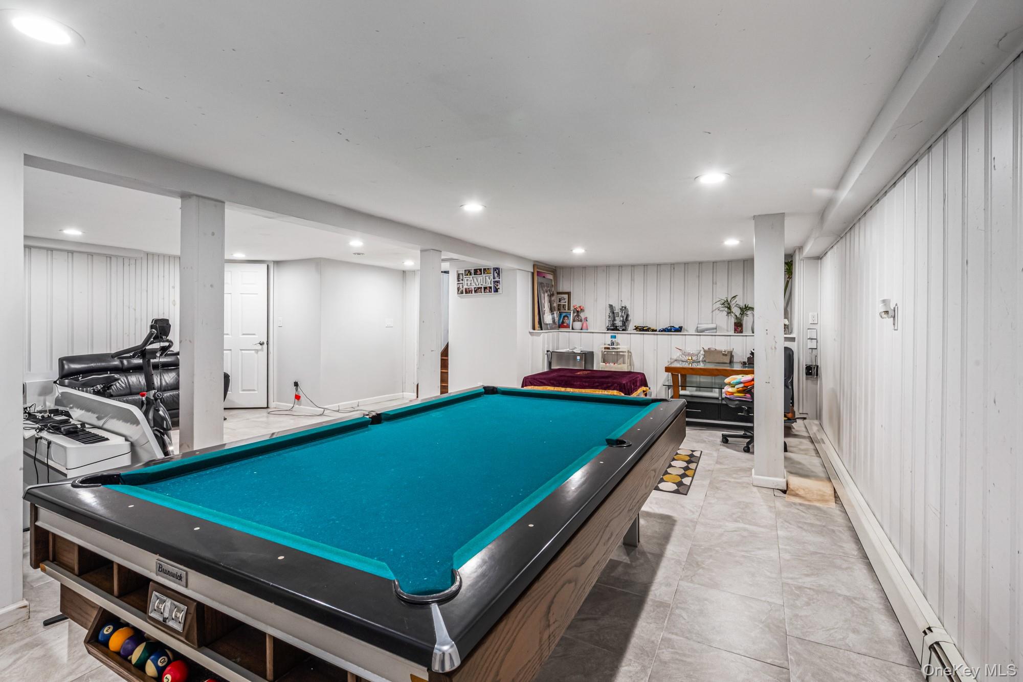 15 Vista Road Plainview, NY 11803 - Photo 23 of 26 a room with furniture pool table and a table