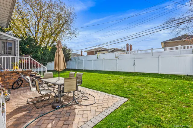 $1,150,000 | 15 Vista Road, Plainview, NY 11803