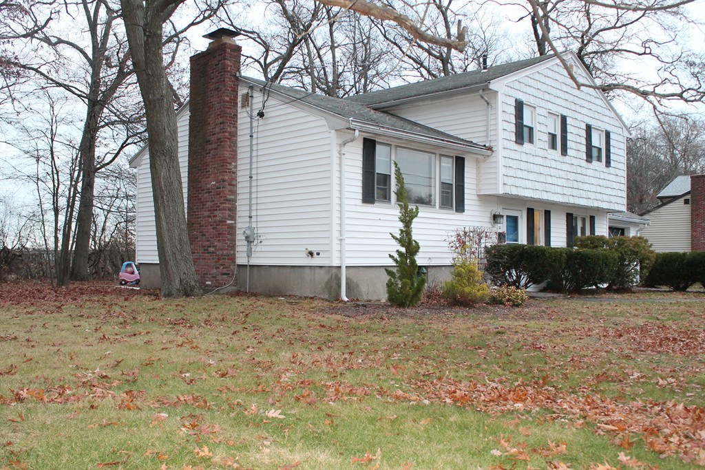 21 Flint Locke Road Randolph, MA 02368 - Photo 2 of 18 Gallery Image 2
