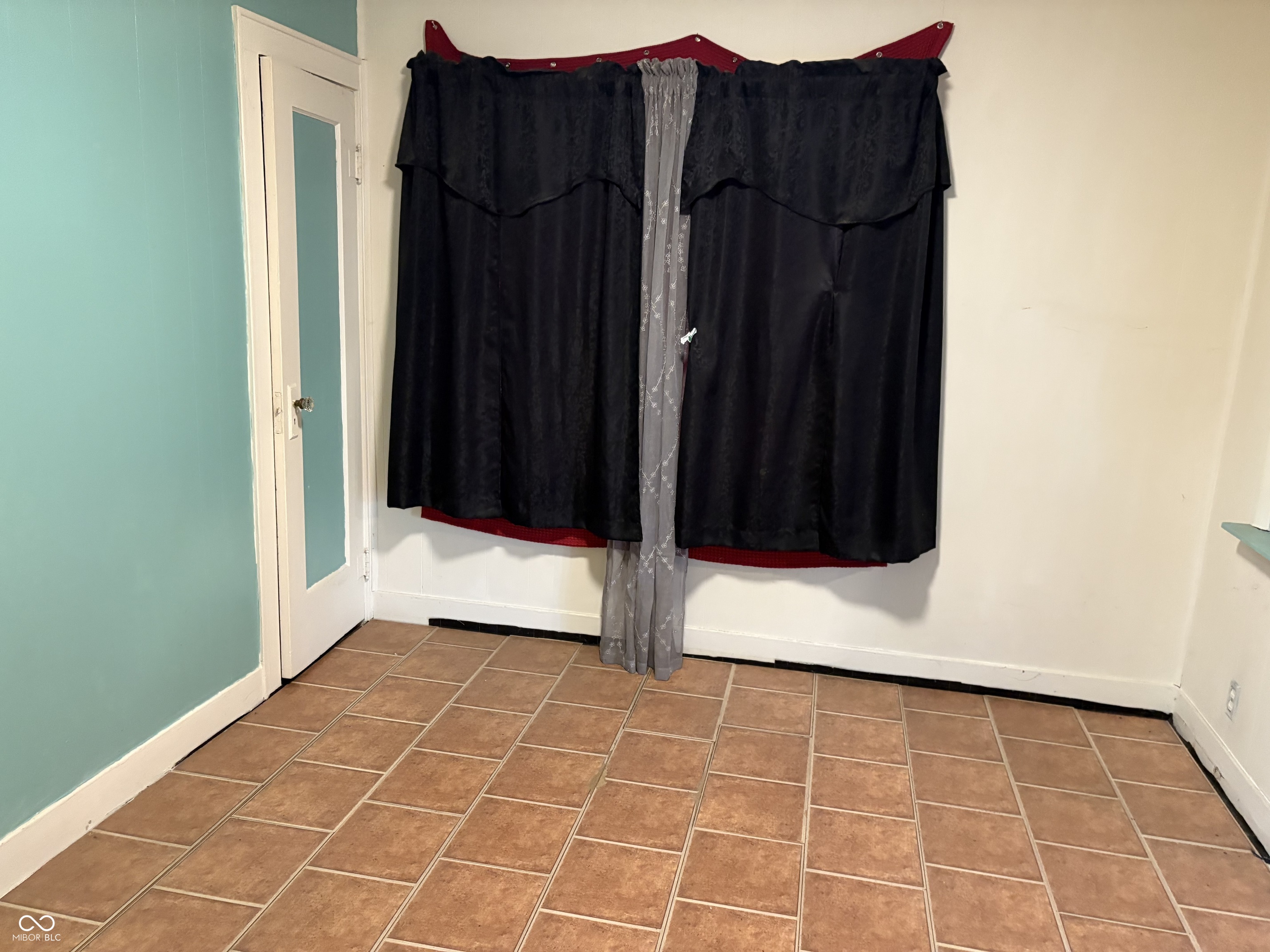 1411 Halford Street Anderson, IN 46016 - Photo 4 of 10