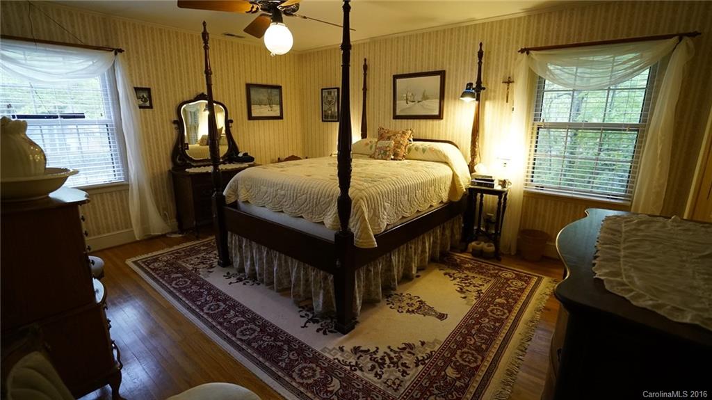 4526 Water Oak Road Charlotte, NC 28211 - Photo 10 of 24 Gallery Image 10