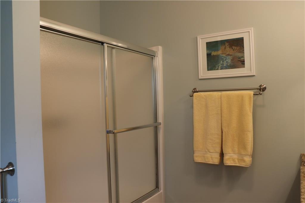2104 Turner Road Mebane, NC 27302 - Photo 22 of 30 Tub/shower combo MBA
