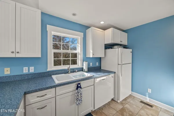 $399,900 | 312 Cosby Parris Road, Byrdstown, TN 38549