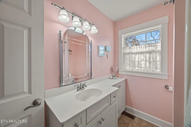 $399,900 | 312 Cosby Parris Road, Byrdstown, TN 38549