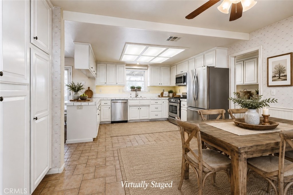 8650 Cowberry Road Phelan, CA 92371 - Photo 3 of 66 Virtually Staged Kitchen