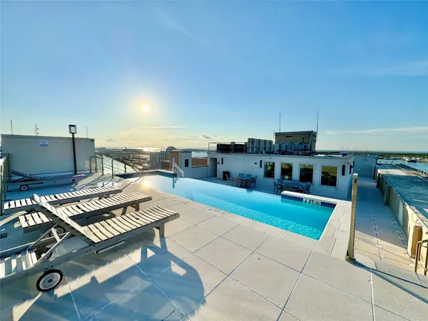 $2,350 | 2102 Mechanic Street, Unit 105, Galveston, TX 77550