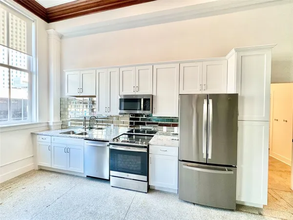 $2,350 | 2102 Mechanic Street, Unit 105, Galveston, TX 77550