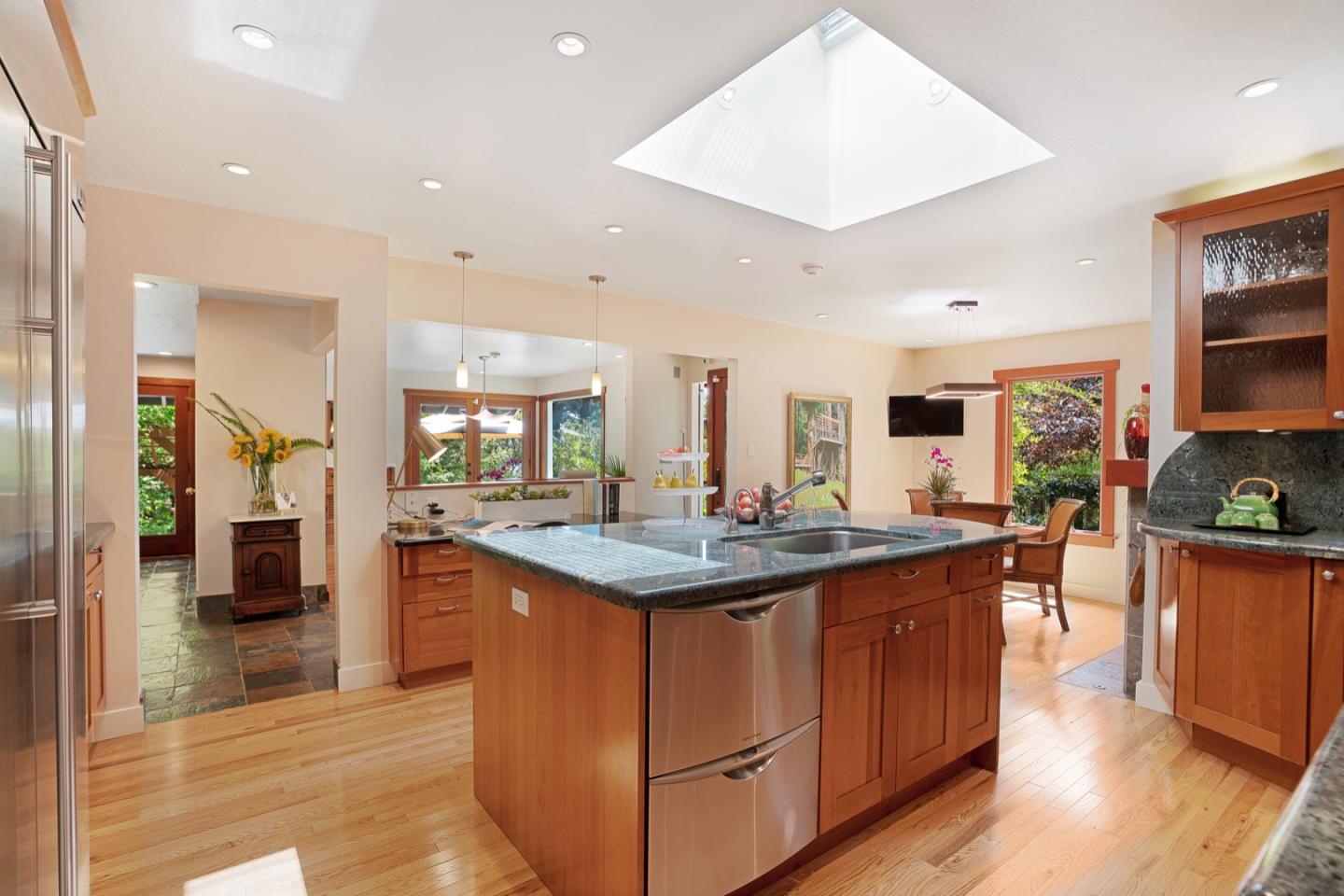 980 Espinosa Road Woodside, CA 94062 - Photo 8 of 40 Gallery Image 8