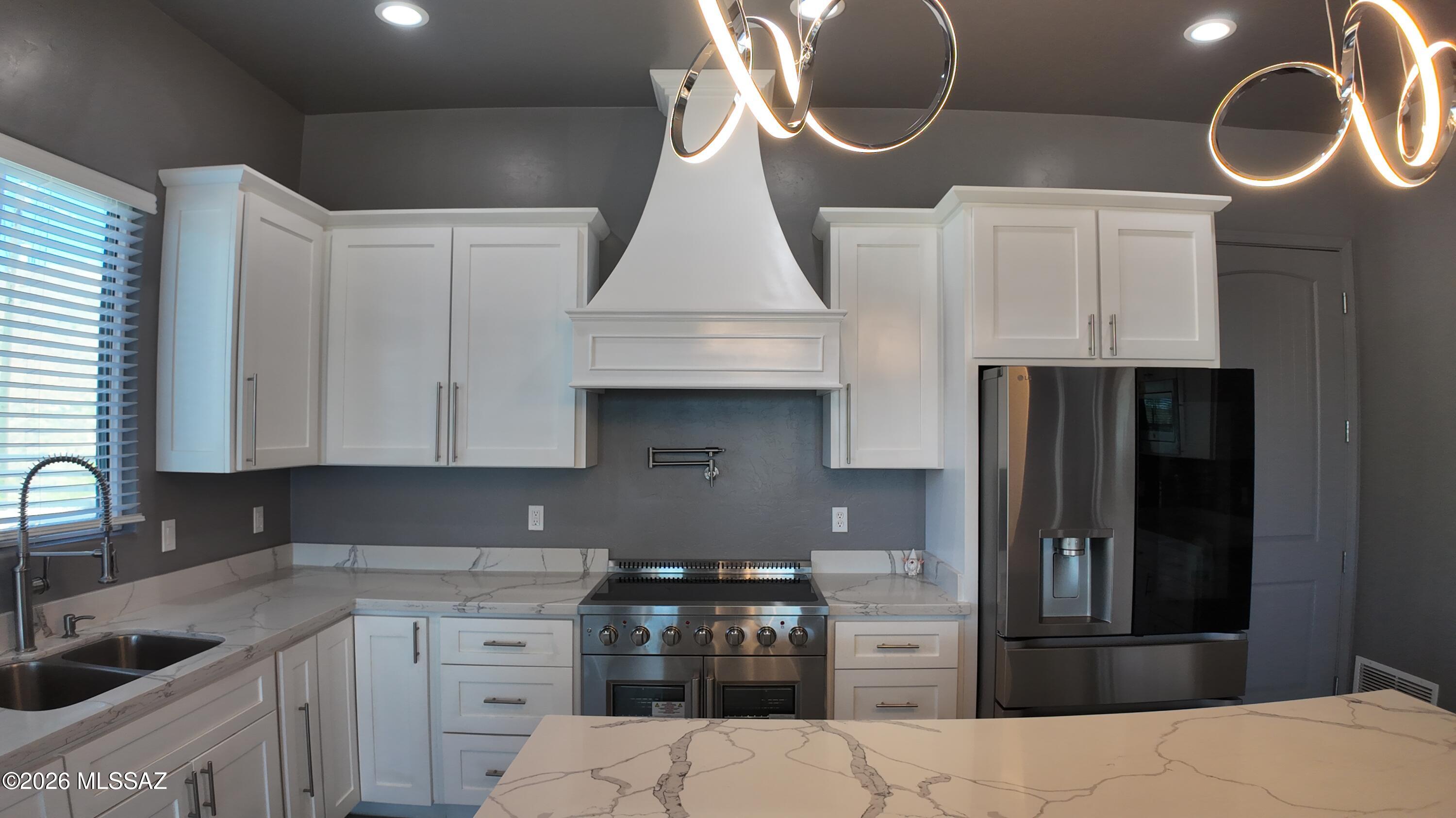 339 Circulo Chica Rio Rico, AZ 85648 - Photo 6 of 42 339 circulo chica kitchen 47