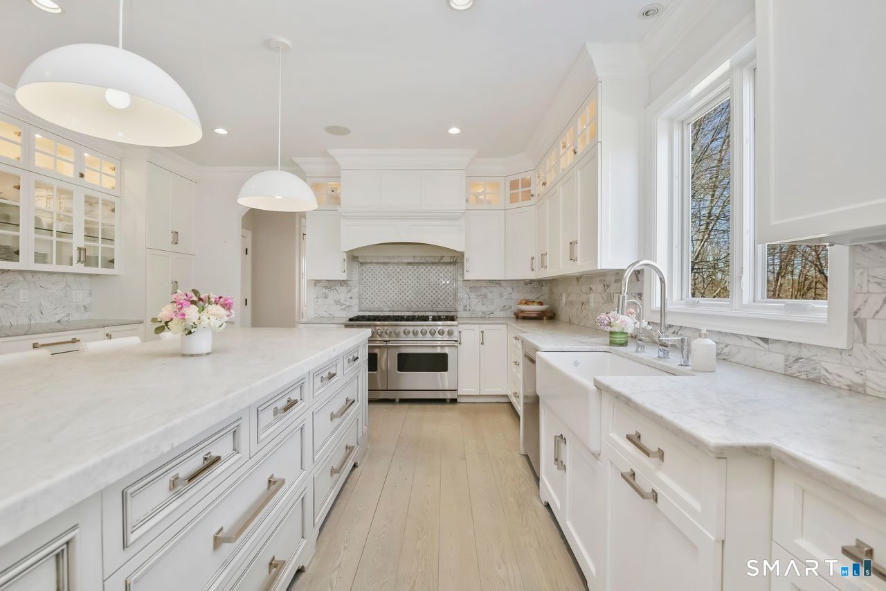 127 Fields Rock Road Fairfield, CT 06890 - Photo 12 of 45