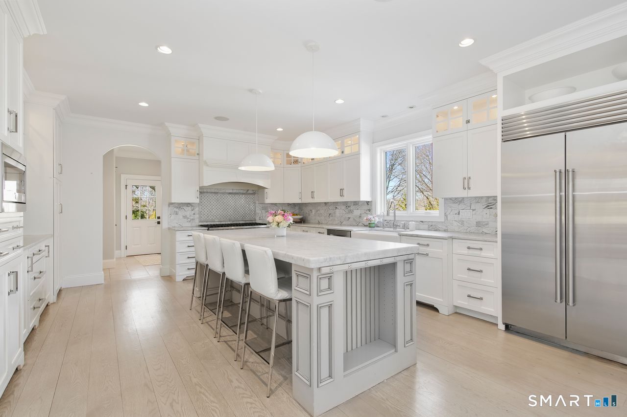 127 Fields Rock Road Fairfield, CT 06890 - Photo 13 of 45