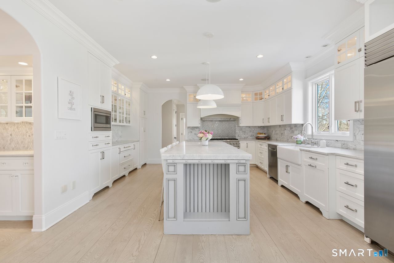 127 Fields Rock Road Fairfield, CT 06890 - Photo 14 of 45