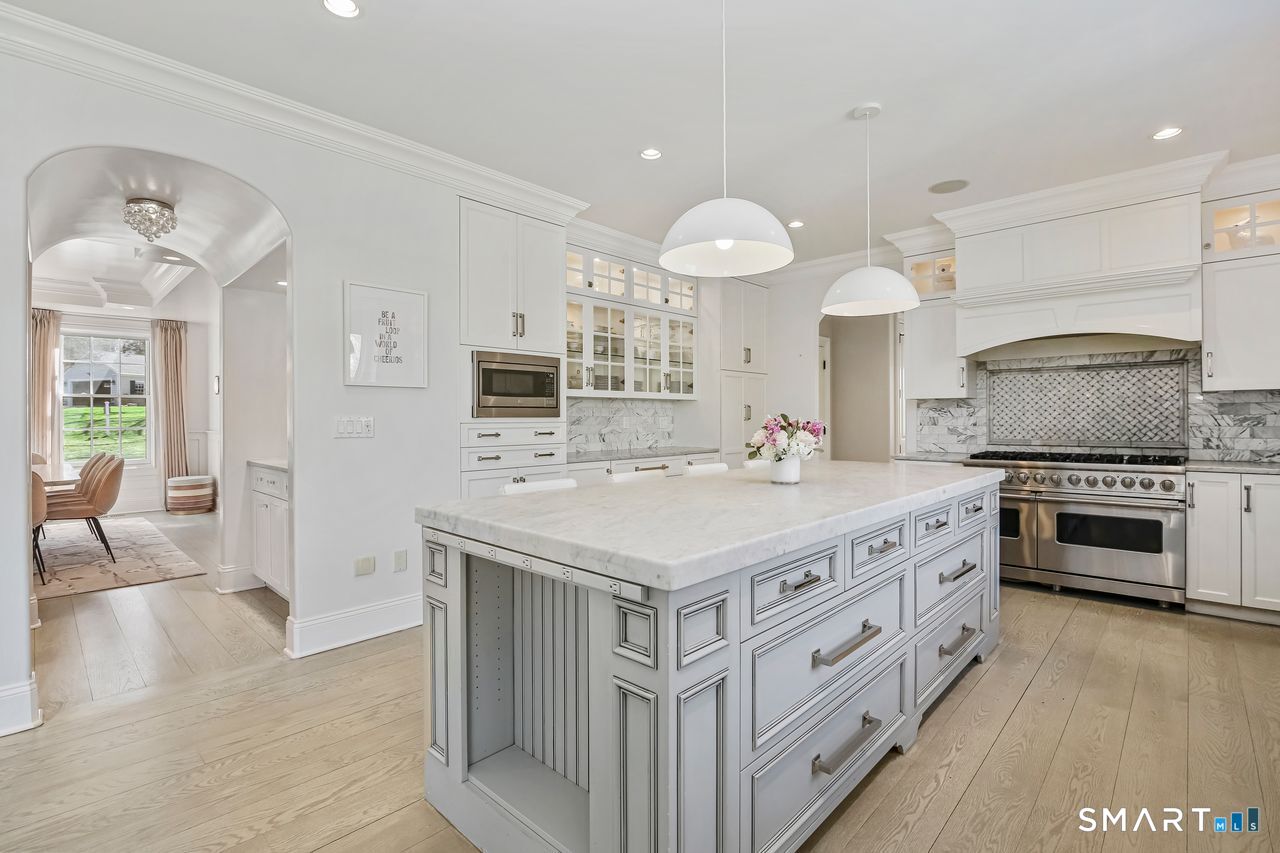 127 Fields Rock Road Fairfield, CT 06890 - Photo 15 of 45