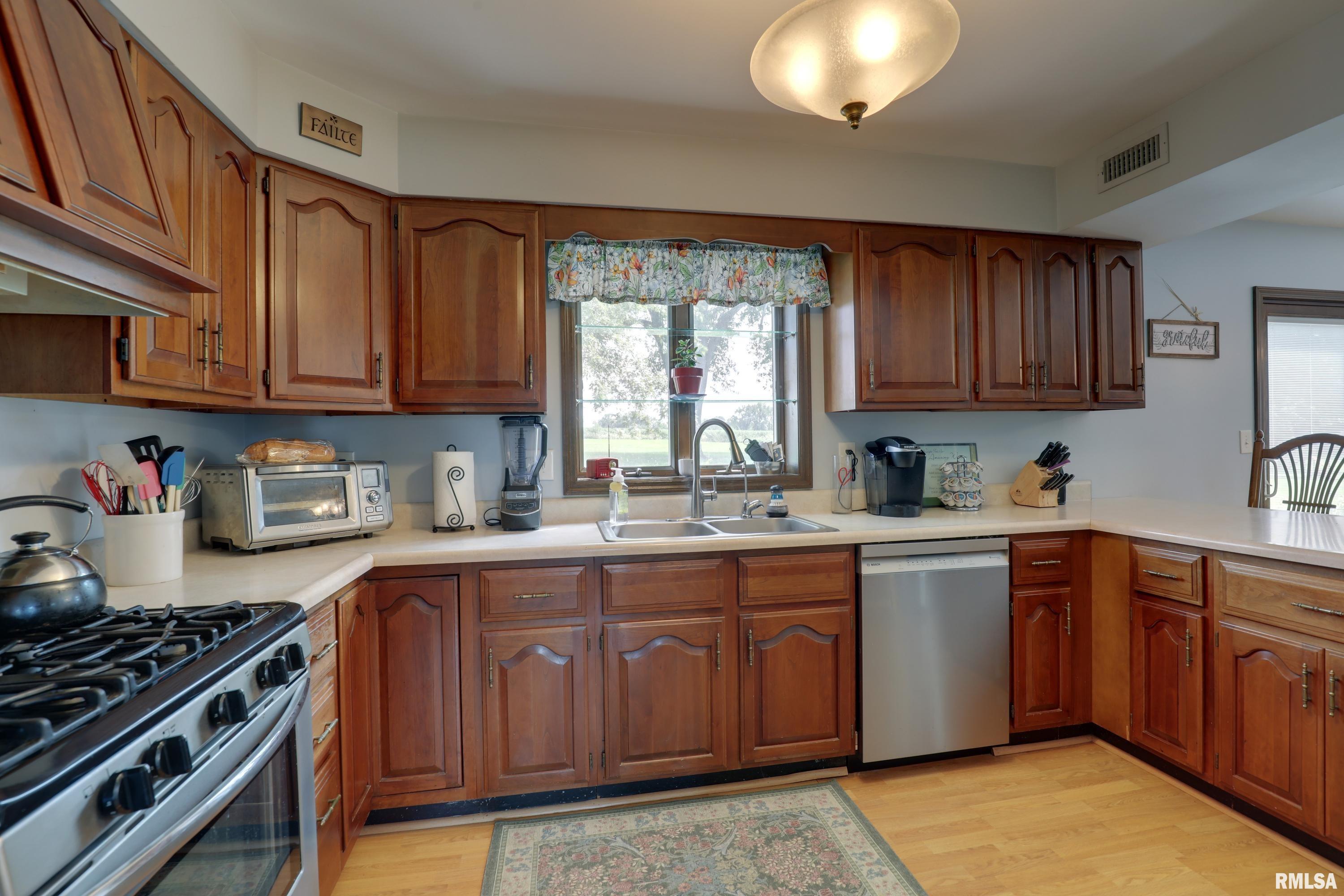 1802 Melview Road Quincy, IL 62305 - Photo 8 of 31 Gallery Image 8