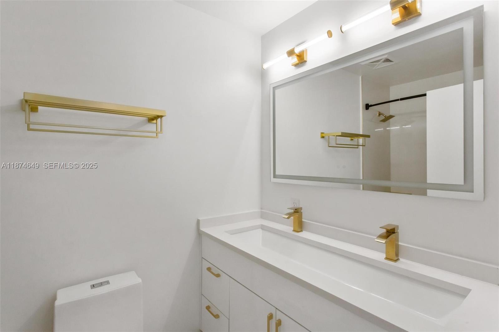 60 Southwest 13th Street, Unit 4413 Miami, FL 33130 - Photo 20 of 41 a bathroom with a sink and a mirror