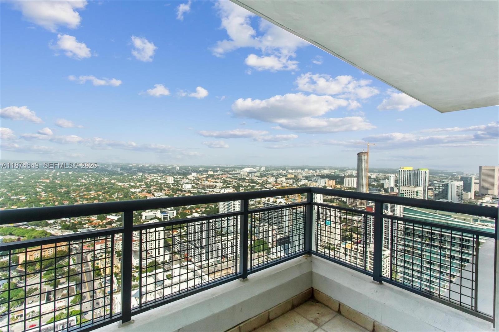 60 Southwest 13th Street, Unit 4413 Miami, FL 33130 - Photo 25 of 41 a view of city from a balcony