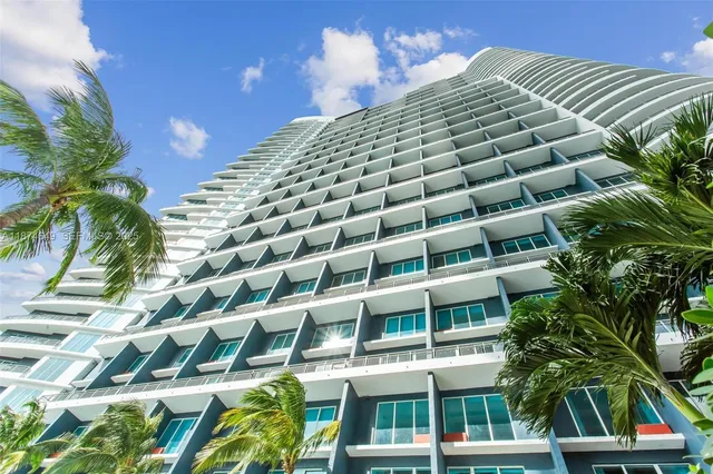 $699,000 | 60 Southwest 13th Street, Unit 4413, Miami, FL 33130