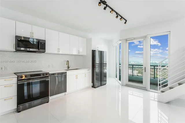 $699,000 | 60 Southwest 13th Street, Unit 4413, Miami, FL 33130