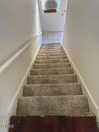 a view of a house with backyard