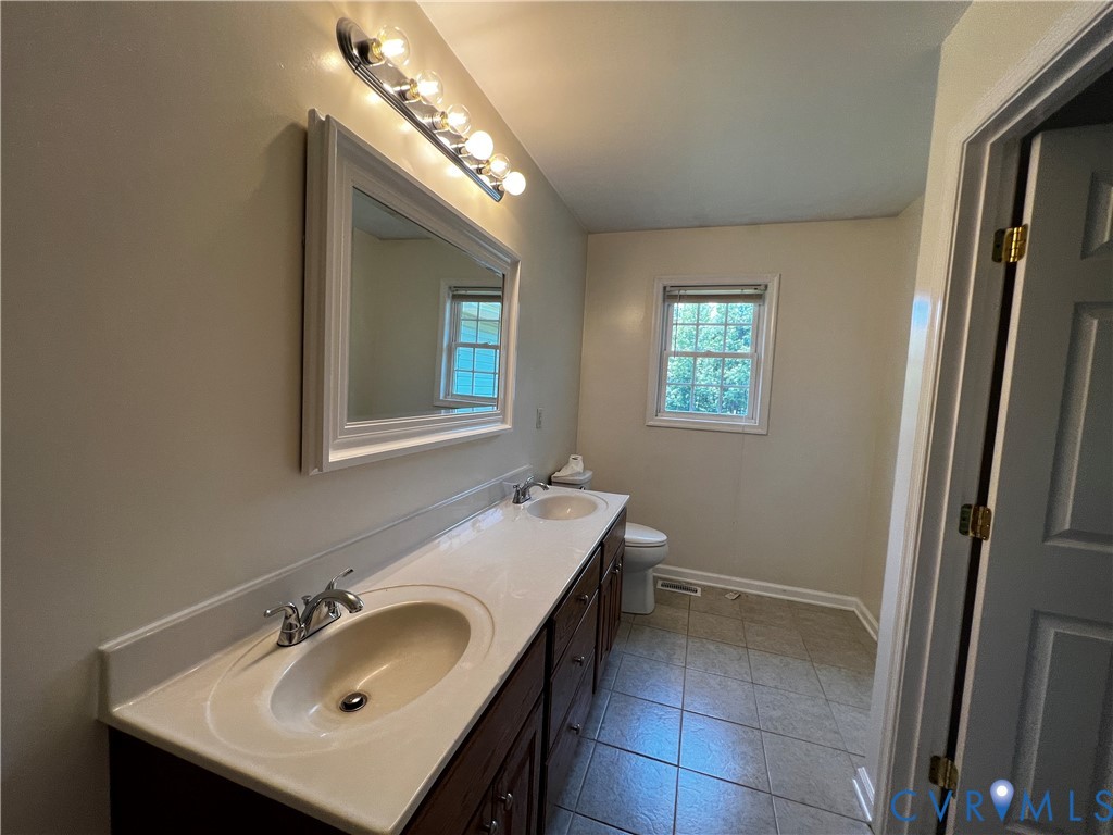 594 Landing Road Farmville, VA 23901 - Photo 12 of 21 a bathroom with a sink and a mirror