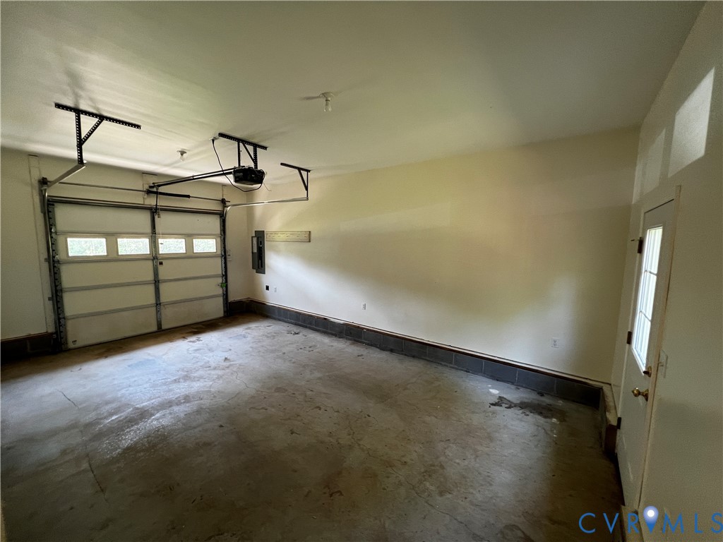 594 Landing Road Farmville, VA 23901 - Photo 19 of 21 a view of room and closet