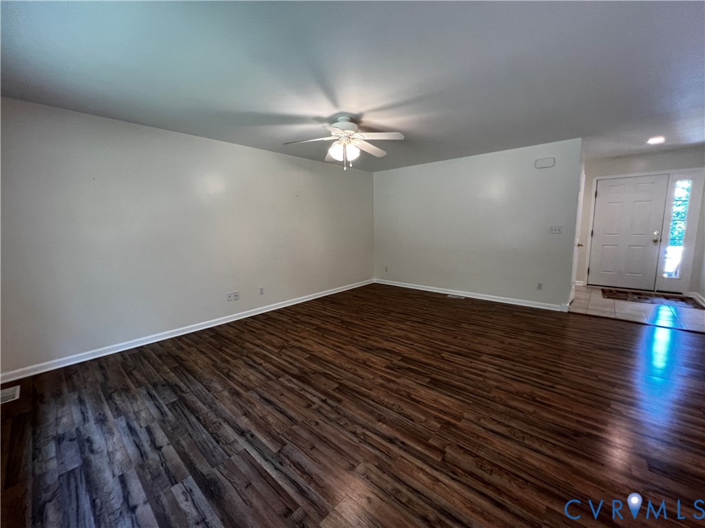 594 Landing Road Farmville, VA 23901 - Photo 4 of 21 an empty room with wooden floor a ceiling fan and closet