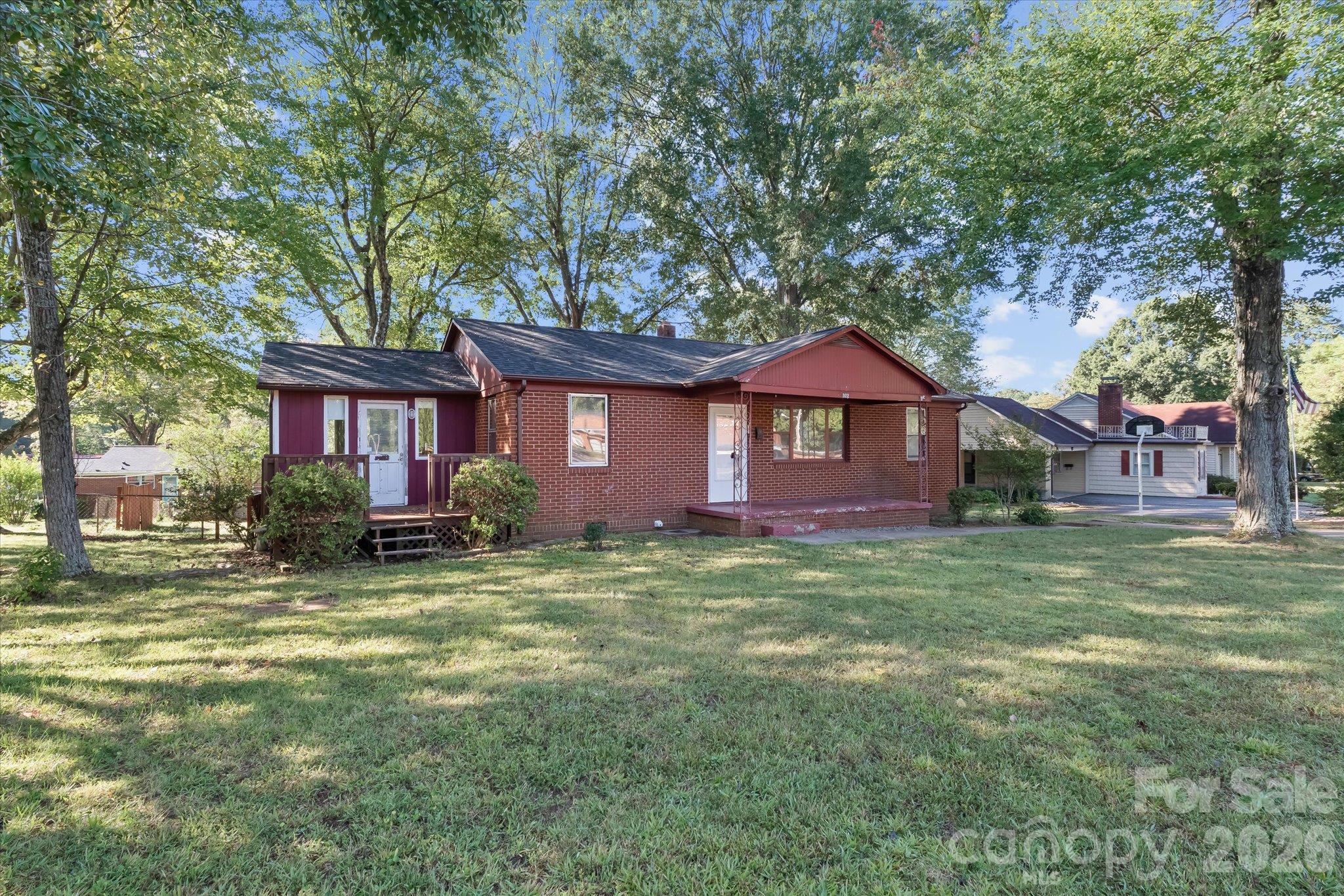 322 Hartness Road Statesville, NC 28677 - Photo 4 of 31 Gallery Image 4