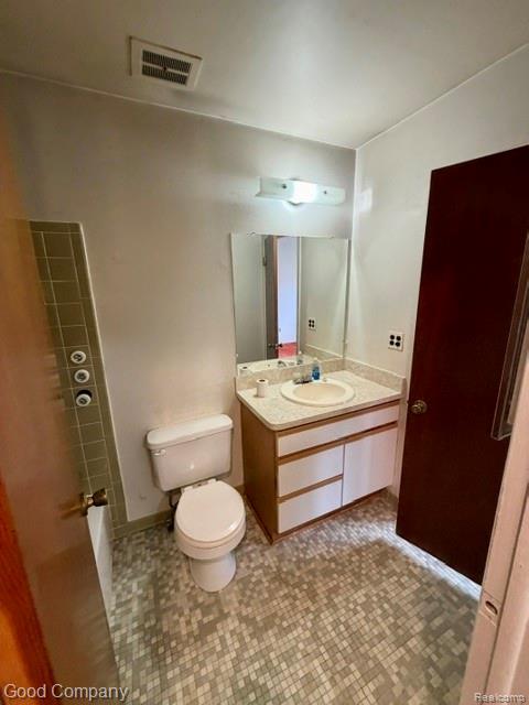 8401 18 18 Mile Road, Unit 238 Sterling Heights, MI 48313 - Photo 10 of 15 Full Bathroom