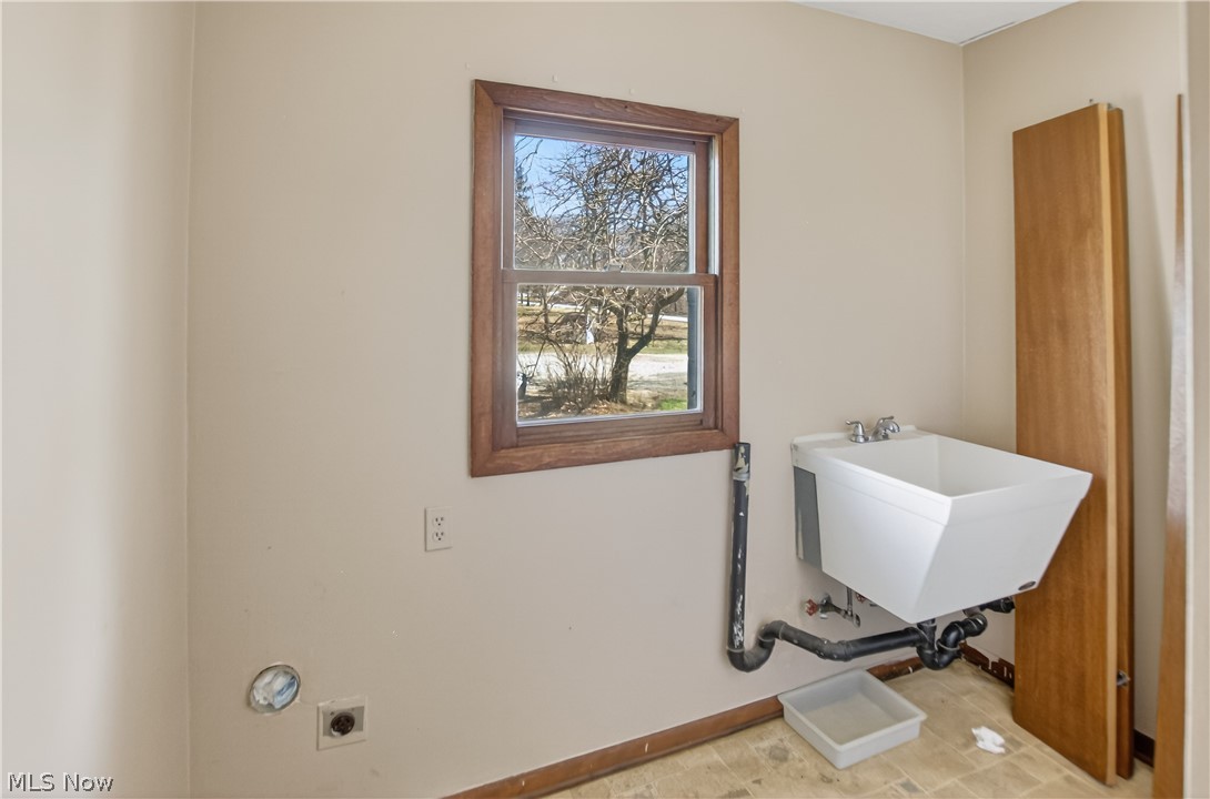 380 North Ridge Road Lorain, OH 44052 - Photo 10 of 47