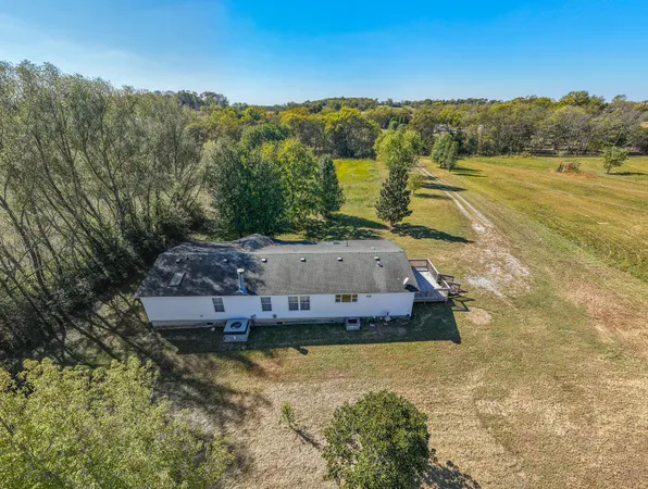 $365,000 | 1064 Lauderdale Lane, Bethpage, TN 37022