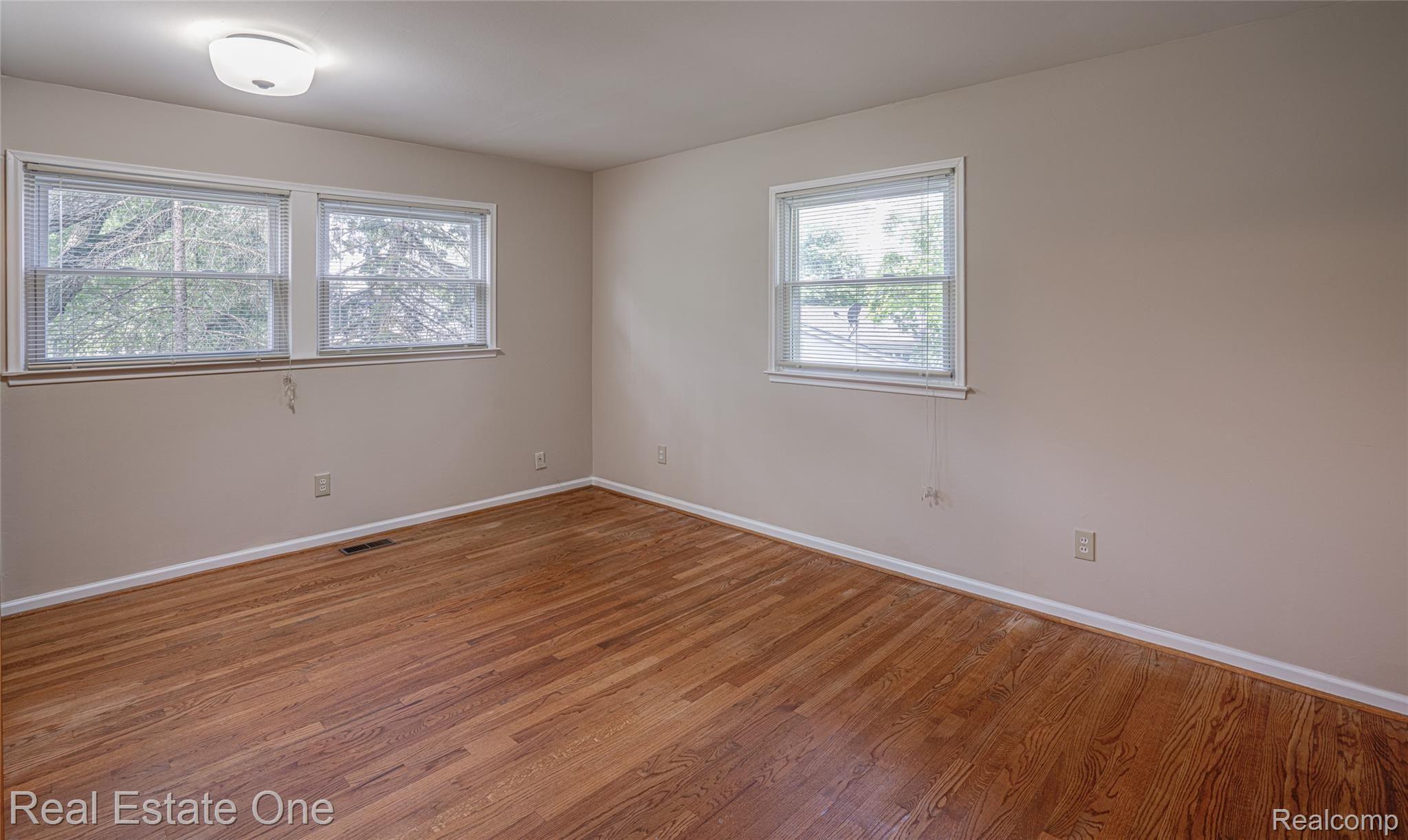 873 Fieldstone Court Rochester, MI 48309 - Photo 21 of 35 873 Fieldstone RHills-24.jpg