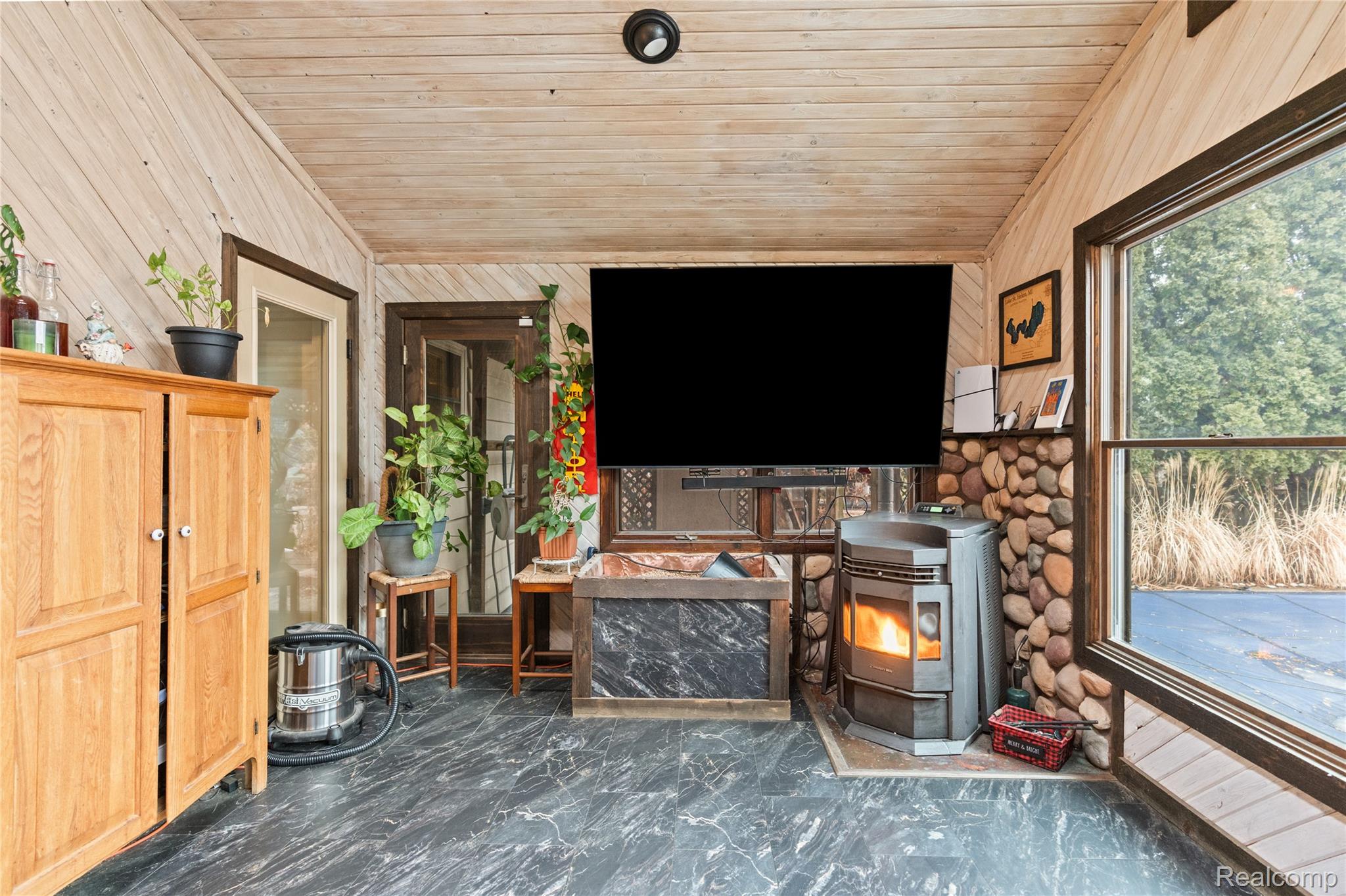 6076 East Carpenter Road Flint, MI 48506 - Photo 19 of 67 6076 E Carpenter Rd 39 - Copy.jpg