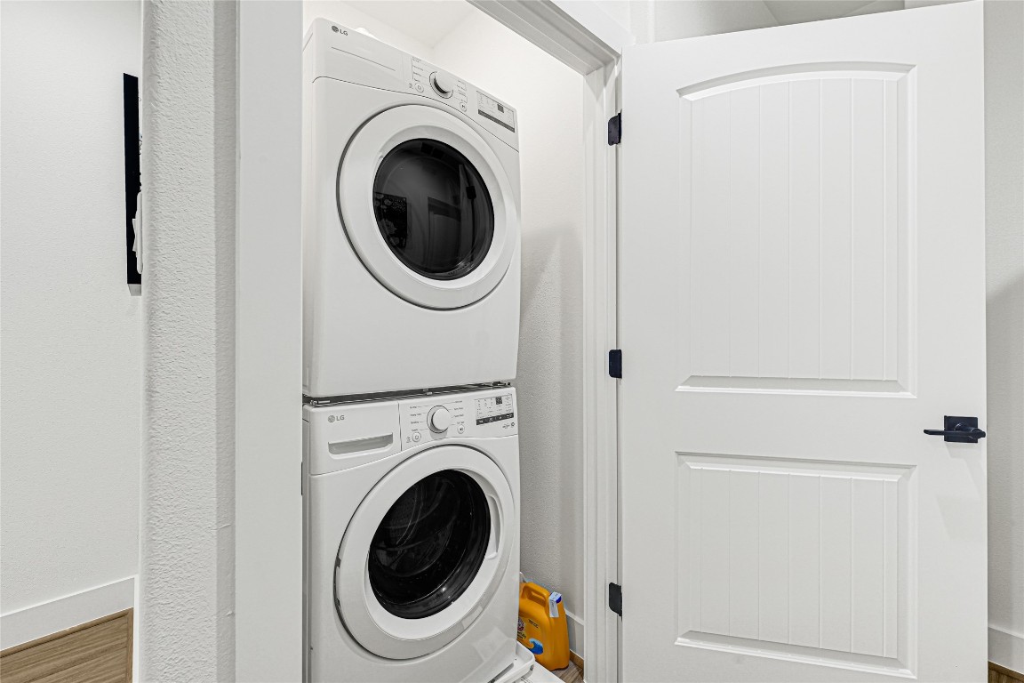 3510 Rebecca Street Houston, TX 77021 - Photo 25 of 28 a utility room with dryer and washer