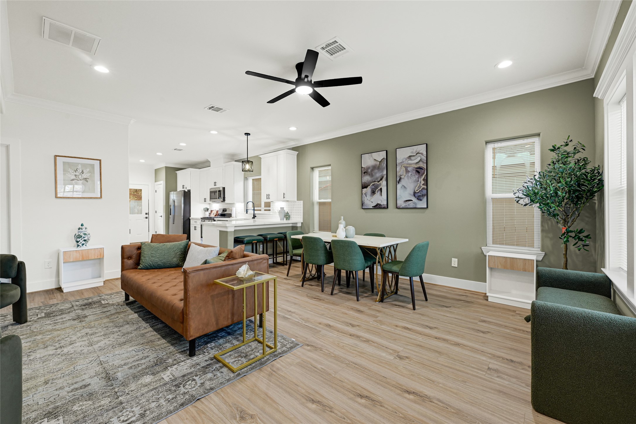 3510 Rebecca Street Houston, TX 77021 - Photo 3 of 28 a living room with furniture and a large window