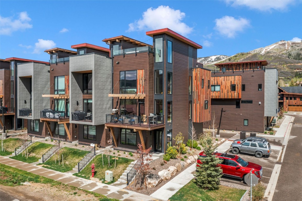 a view of houses with outdoor seating