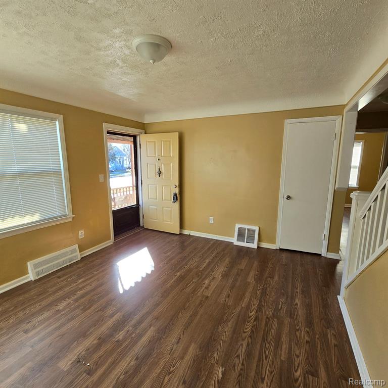 6741 Evergreen Road Detroit, MI 48228 - Photo 4 of 21