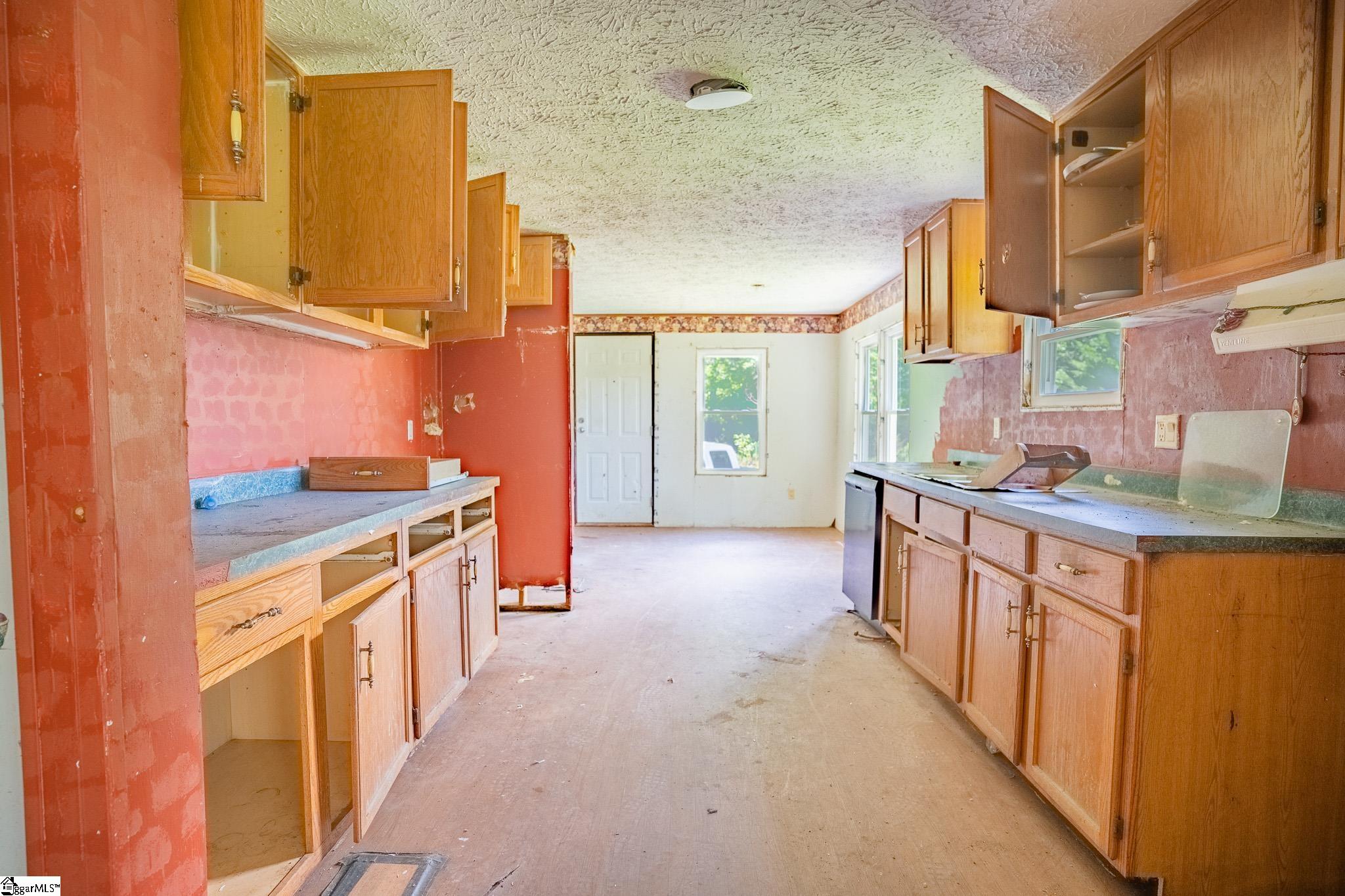 2438 Suddeth Road Greer, SC 29651 - Photo 8 of 21