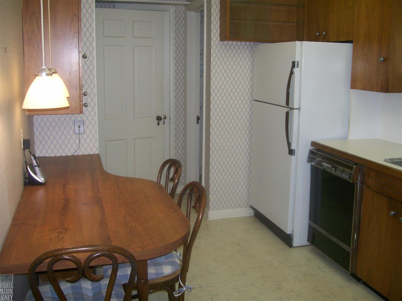433 Bournemouth Road Grosse Pointe, MI 48236 - Photo 12 of 21 31332368-11.JPG