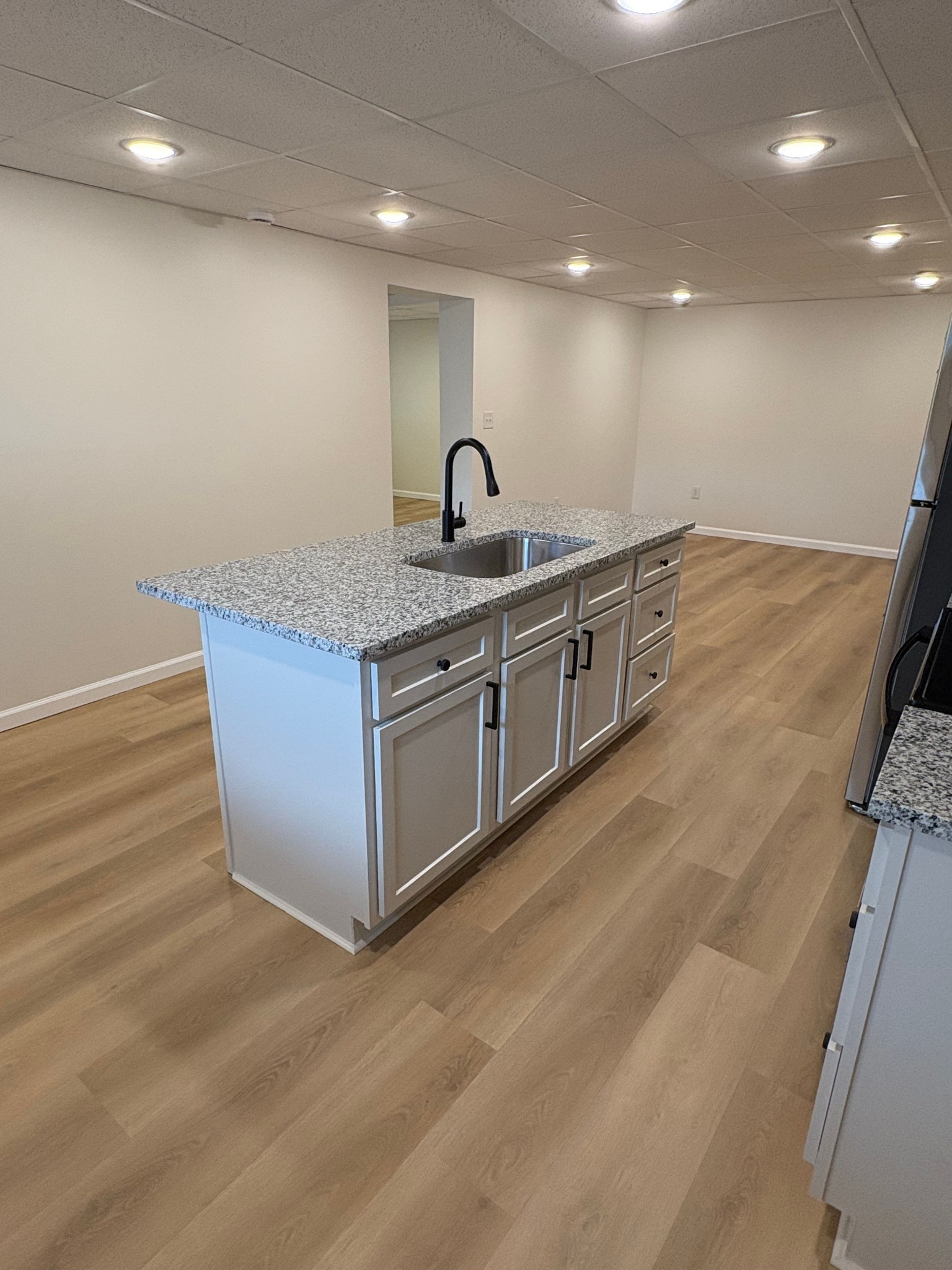 606 Dover Road, Unit 1 Clarksville, TN 37042 - Photo 4 of 12 a large kitchen with stainless steel appliances granite countertop a sink and a dishwasher