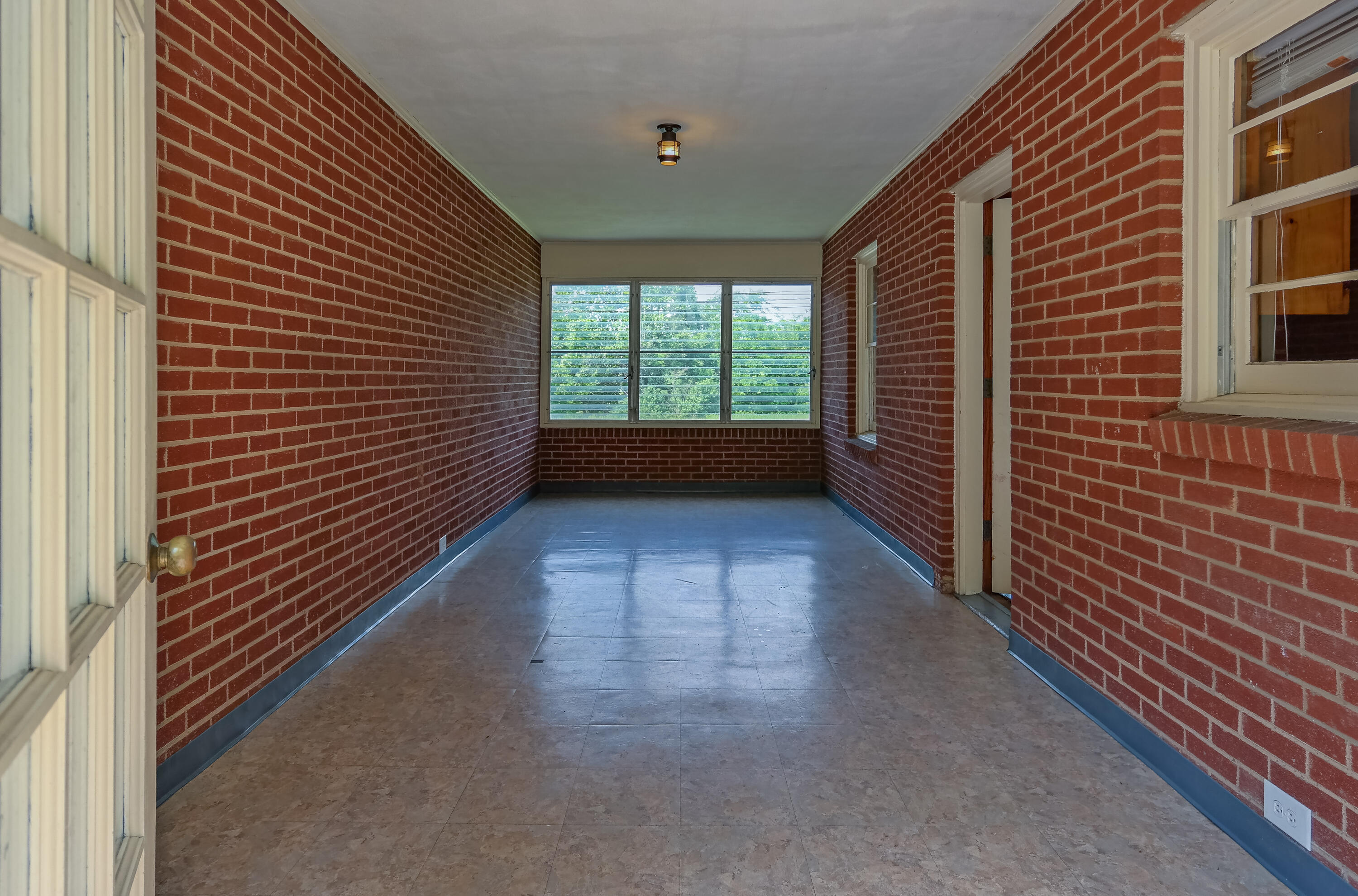 8254 Roanoke Road Fincastle, VA 24090 - Photo 14 of 15 Enclossed Breezeway
