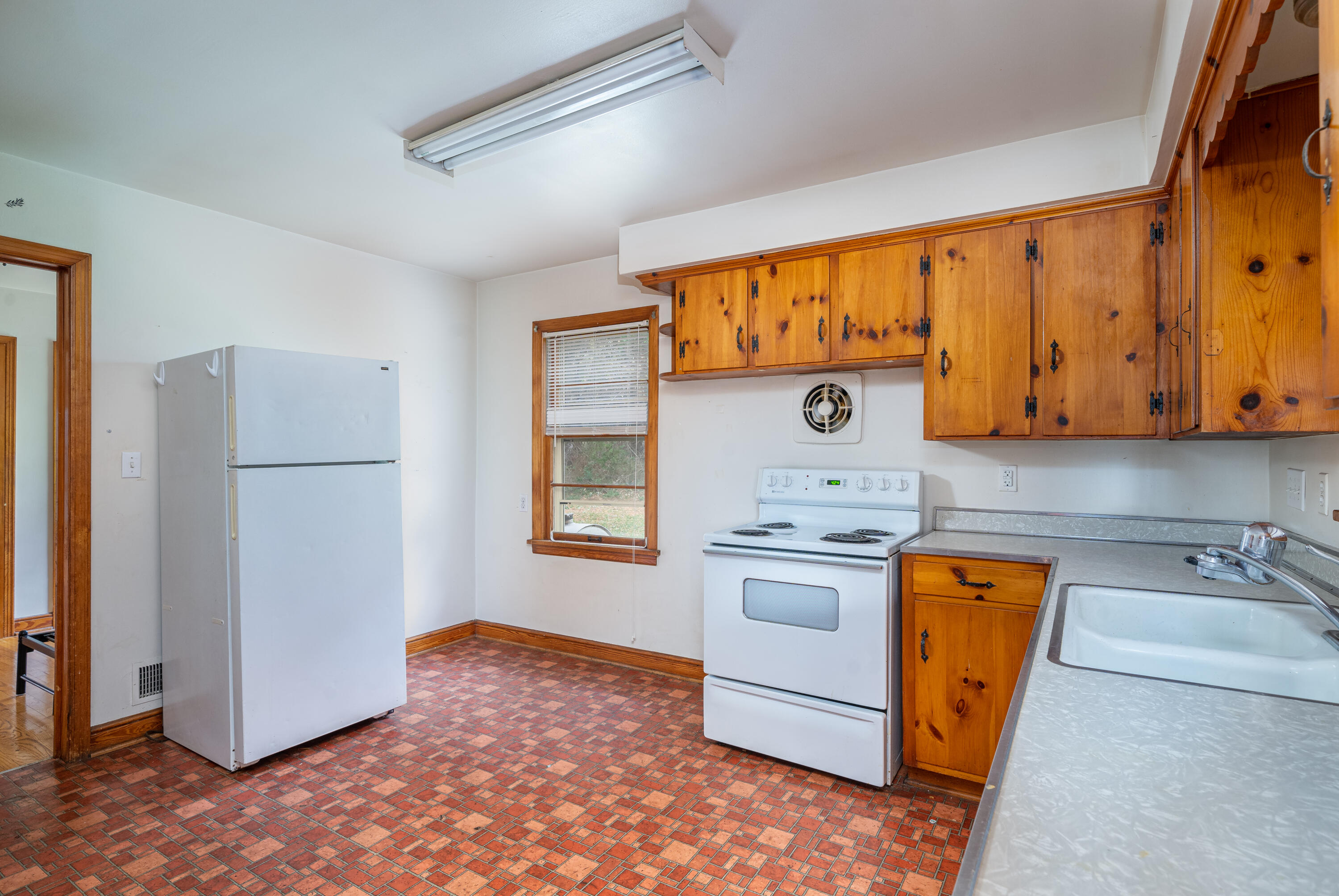 8254 Roanoke Road Fincastle, VA 24090 - Photo 3 of 15 Kitchen