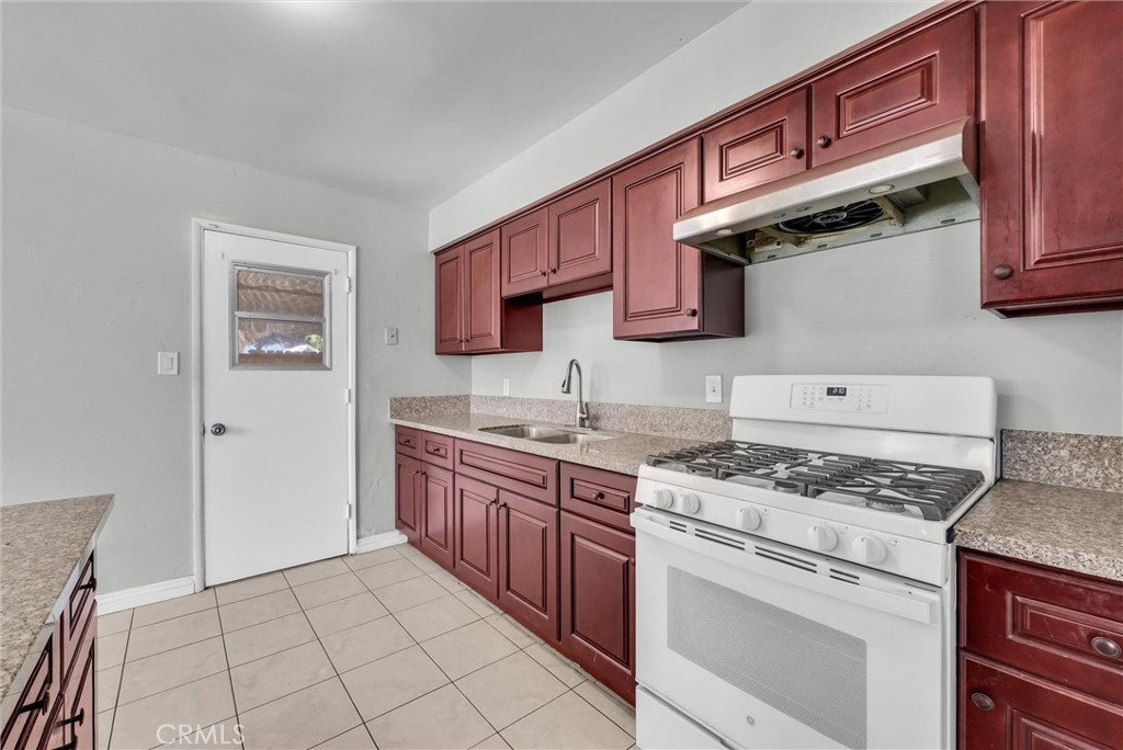 9323 Sage Avenue Riverside, CA 92503 - Photo 8 of 15